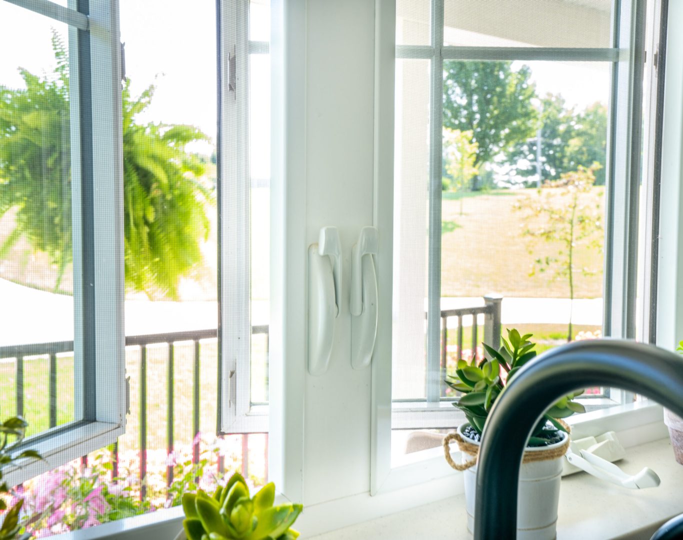 Elegant bay window design from Speaks Custom Window and Sunrooms